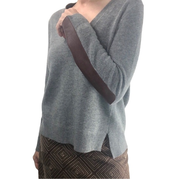 J.Crew Women's Wool Blend Patch Sleeve Sweater V Neck Sz S Pullover Gray Preppy - Picture 2 of 8